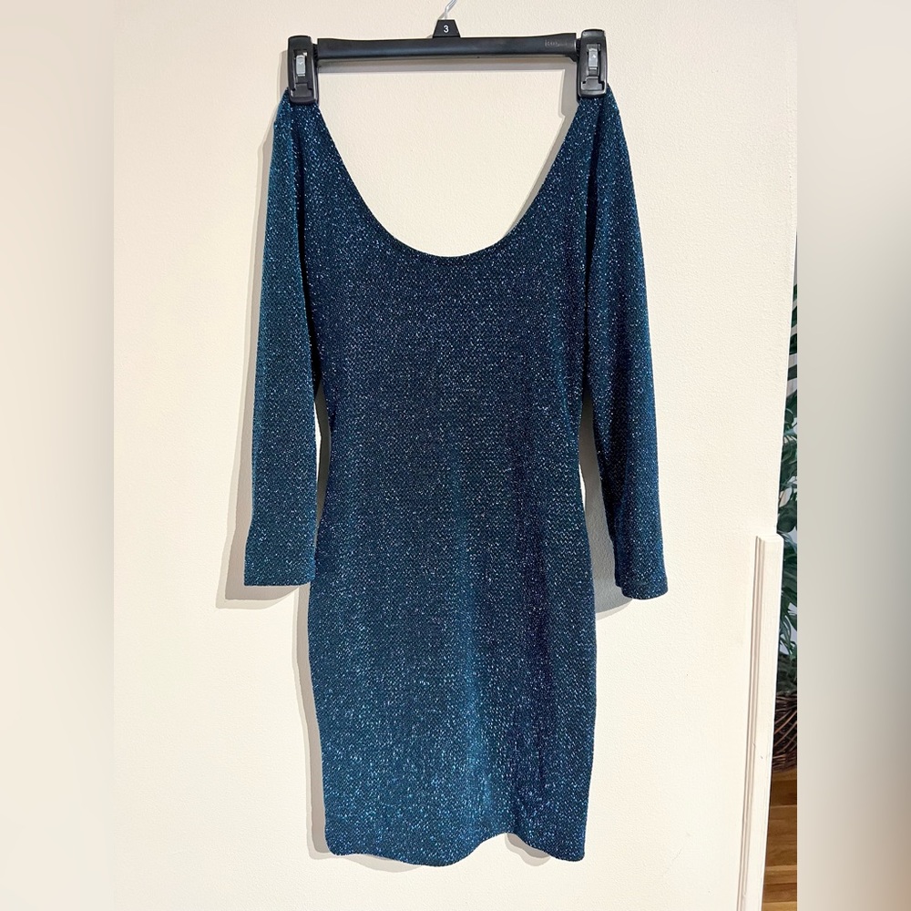 Tourquoise sparkler party dress.